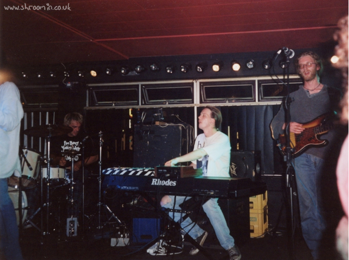 The Wheatsheaf, Stoke, 9th July 1995 (thanks to Ian Cliffe)